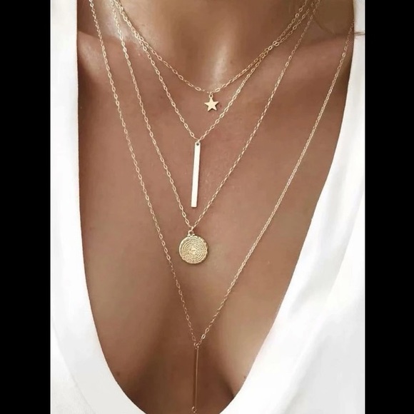 Jewelry - Layered necklace